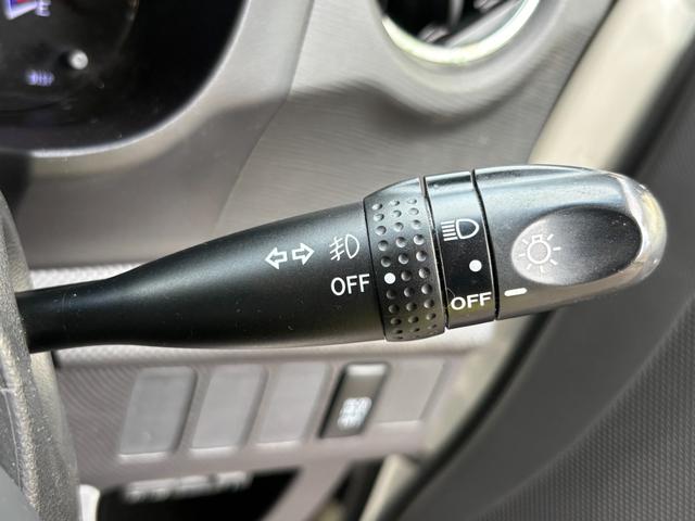 タントエグゼ カスタムＲＳ　ナビ・ＴＶ・Ｂｌｕｅｔｏｏｔｈオーディオ・ＥＴＣ・ＨＩＤ・盗難防止装置・ＡＢＳ・アイドリングストップ・パワーウィンドウ・パワステ・運転席／助手席エアバッグ・エアコン／クーラー・スマートキー・キーレス（9枚目）