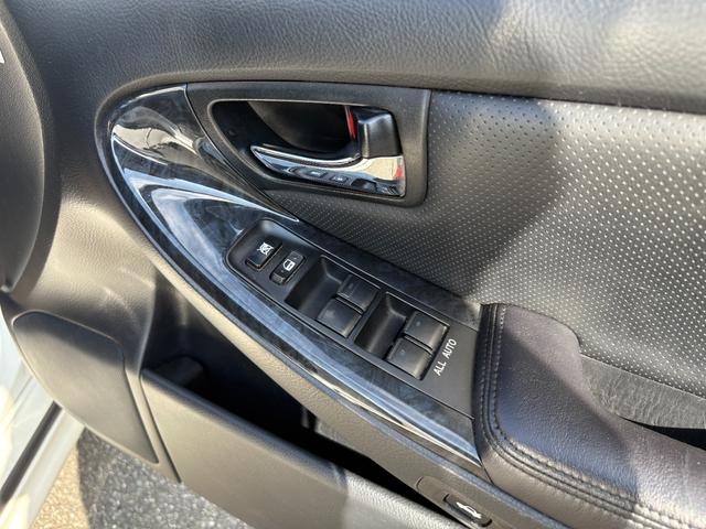 クラウン アスリート オートクルーズコントロール ナビ アルミホイール オートライト HID AT シートヒーター スマートキー 電動格納ミラー 盗難防止システム パワーシート CD MD 衝突安全ボディ ABS ESC(8枚目)