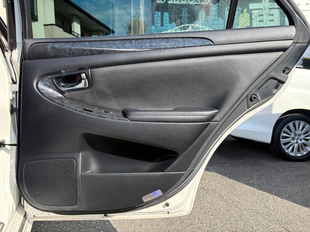 クラウン アスリート オートクルーズコントロール ナビ アルミホイール オートライト HID AT シートヒーター スマートキー 電動格納ミラー 盗難防止システム パワーシート CD MD 衝突安全ボディ ABS ESC(34枚目)