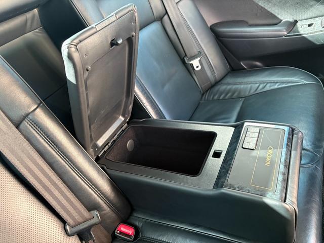 クラウン アスリート オートクルーズコントロール ナビ アルミホイール オートライト HID AT シートヒーター スマートキー 電動格納ミラー 盗難防止システム パワーシート CD MD 衝突安全ボディ ABS ESC(39枚目)