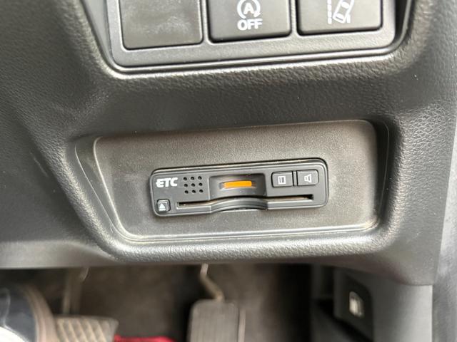 オデッセイ アブソルート・20thアニバーサリー ETC ナビ TV オートクルーズコントロール レーンアシスト 衝突被害軽減システム 両側電動スライドドア オートライト LEDヘッドランプ スマートキー アイドリングストップ 3列シート(9枚目)