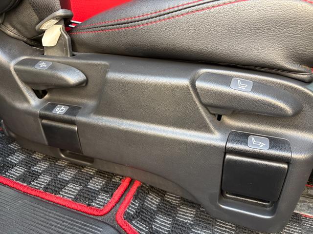 オデッセイ アブソルート・20thアニバーサリー ETC ナビ TV オートクルーズコントロール レーンアシスト 衝突被害軽減システム 両側電動スライドドア オートライト LEDヘッドランプ スマートキー アイドリングストップ 3列シート(46枚目)