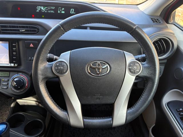 アクア Ｇ　バックカメラ　ナビ　ＴＶ　オートライト　スマートキー　電動格納ミラー　ＣＶＴ　衝突安全ボディ　ＡＢＳ　ＥＳＣ　ＣＤ　Ｂｌｕｅｔｏｏｔｈ　エアコン　パワーステアリング　パワーウィンドウ（3枚目）