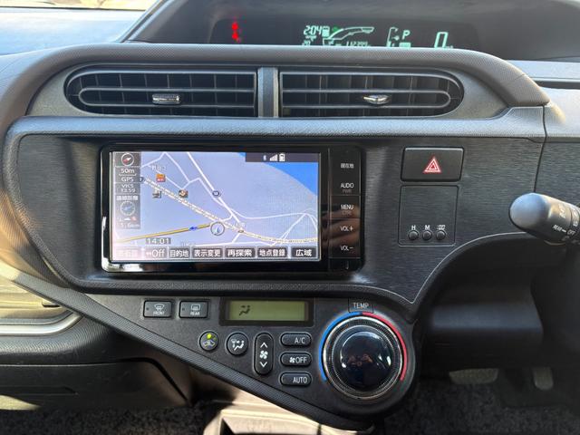 アクア Ｇ　バックカメラ　ナビ　ＴＶ　オートライト　スマートキー　電動格納ミラー　ＣＶＴ　衝突安全ボディ　ＡＢＳ　ＥＳＣ　ＣＤ　Ｂｌｕｅｔｏｏｔｈ　エアコン　パワーステアリング　パワーウィンドウ（6枚目）