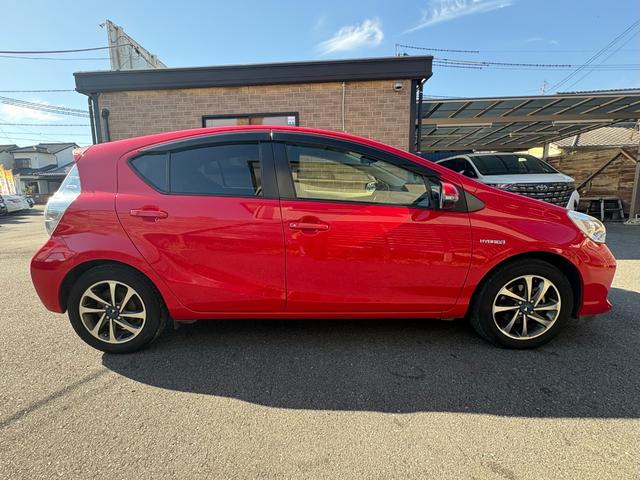 アクア Ｇ　バックカメラ　ナビ　ＴＶ　オートライト　スマートキー　電動格納ミラー　ＣＶＴ　衝突安全ボディ　ＡＢＳ　ＥＳＣ　ＣＤ　Ｂｌｕｅｔｏｏｔｈ　エアコン　パワーステアリング　パワーウィンドウ（14枚目）