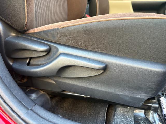 アクア Ｇ　バックカメラ　ナビ　ＴＶ　オートライト　スマートキー　電動格納ミラー　ＣＶＴ　衝突安全ボディ　ＡＢＳ　ＥＳＣ　ＣＤ　Ｂｌｕｅｔｏｏｔｈ　エアコン　パワーステアリング　パワーウィンドウ（22枚目）