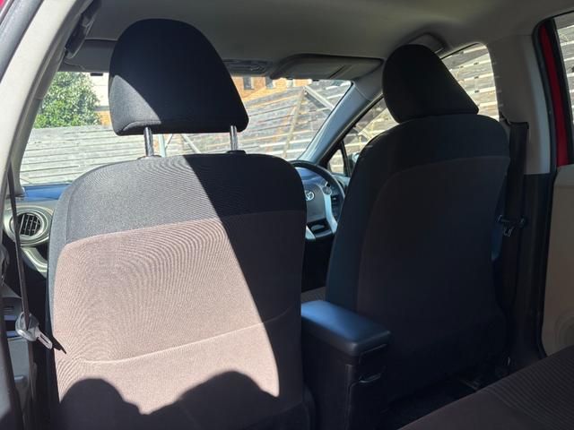 アクア Ｇ　バックカメラ　ナビ　ＴＶ　オートライト　スマートキー　電動格納ミラー　ＣＶＴ　衝突安全ボディ　ＡＢＳ　ＥＳＣ　ＣＤ　Ｂｌｕｅｔｏｏｔｈ　エアコン　パワーステアリング　パワーウィンドウ（25枚目）