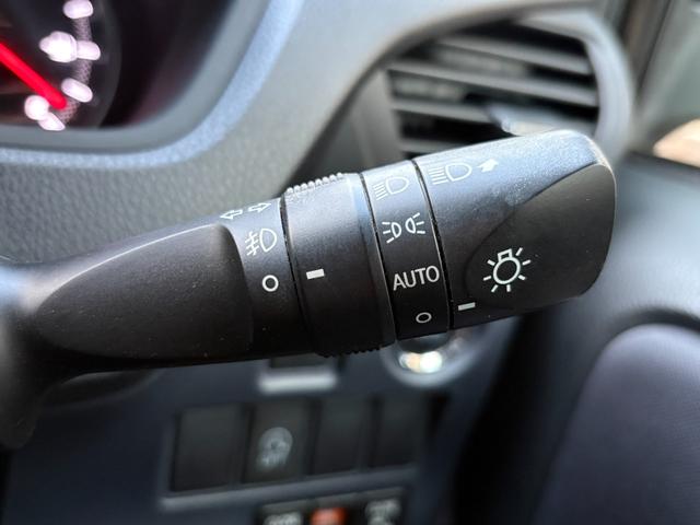 ノア Ｓｉ　ワンオーナー車・両側電動スライドドア・フリップダウンモニターナビ・フルセグＴＶ・Ｂｌｕｅｔｏｏｔｈオーディオ・バックカメラ・１６インチアルミホイール・ＬＥＤヘッドライト・スマートキー・プッシュスタート（11枚目）