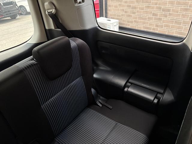 ノア Ｓｉ　ワンオーナー車・両側電動スライドドア・フリップダウンモニターナビ・フルセグＴＶ・Ｂｌｕｅｔｏｏｔｈオーディオ・バックカメラ・１６インチアルミホイール・ＬＥＤヘッドライト・スマートキー・プッシュスタート（32枚目）