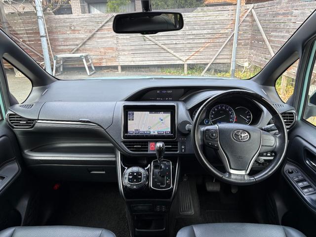 エスクァイア Ｇｉ　ＥＴＣ　バックカメラ　ナビ　ＴＶ　オートクルーズコントロール　両側電動スライドドア　オートマチックハイビーム　オートライト　ＬＥＤヘッドランプ　スマートキー　アイドリングストップ　電動格納ミラー（2枚目）