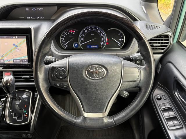 エスクァイア Ｇｉ　ＥＴＣ　バックカメラ　ナビ　ＴＶ　オートクルーズコントロール　両側電動スライドドア　オートマチックハイビーム　オートライト　ＬＥＤヘッドランプ　スマートキー　アイドリングストップ　電動格納ミラー（3枚目）