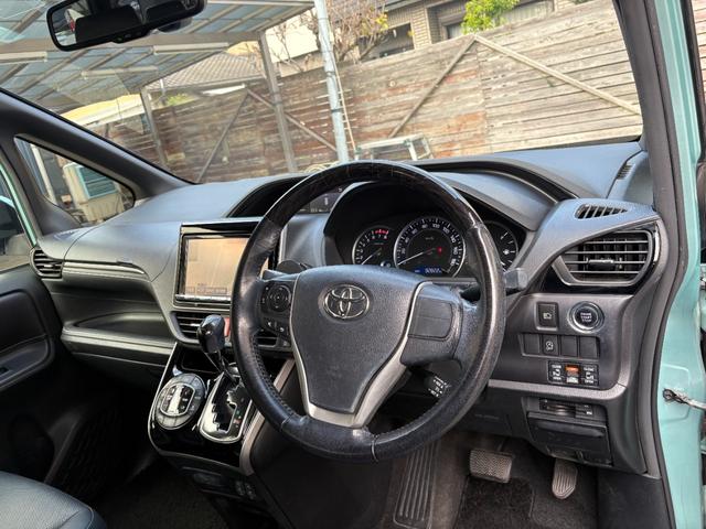 エスクァイア Ｇｉ　ＥＴＣ　バックカメラ　ナビ　ＴＶ　オートクルーズコントロール　両側電動スライドドア　オートマチックハイビーム　オートライト　ＬＥＤヘッドランプ　スマートキー　アイドリングストップ　電動格納ミラー（24枚目）