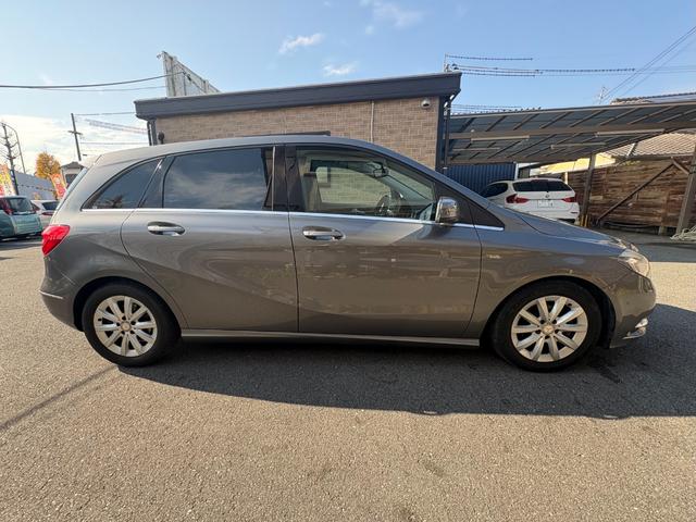 Ｂクラス Ｂ１８０　バックカメラ　ナビ　ＴＶ　クリアランスソナー　オートクルーズコントロール　オートライト　キーレスエントリー　ＡＴ　アルミホイール　ＣＤ　ＵＳＢ　Ｂｌｕｅｔｏｏｔｈ　盗難防止システム　ＡＢＳ　エアコン（21枚目）