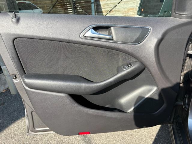 Ｂクラス Ｂ１８０　バックカメラ　ナビ　ＴＶ　クリアランスソナー　オートクルーズコントロール　オートライト　キーレスエントリー　ＡＴ　アルミホイール　ＣＤ　ＵＳＢ　Ｂｌｕｅｔｏｏｔｈ　盗難防止システム　ＡＢＳ　エアコン（48枚目）