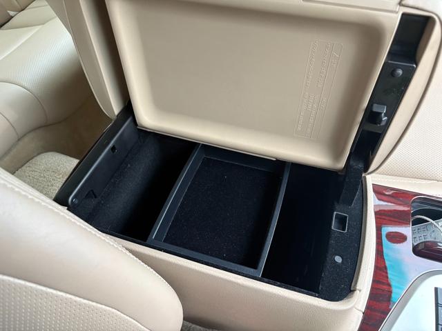 クラウン ２．５ロイヤルサルーン　アニバーサリーＥＤ　革シート・電動シート・シートヒーター・シートエアコン・ナビ・ＴＶ・バックカメラ・ＥＴＣ・クルーズコントロール・障害物センサー・スマートキー・プッシュスタート・１７インチアルミホイール（11枚目）