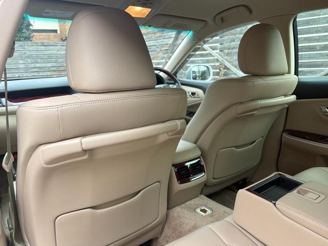 クラウン ２．５ロイヤルサルーン　アニバーサリーＥＤ　革シート・電動シート・シートヒーター・シートエアコン・ナビ・ＴＶ・バックカメラ・ＥＴＣ・クルーズコントロール・障害物センサー・スマートキー・プッシュスタート・１７インチアルミホイール（32枚目）