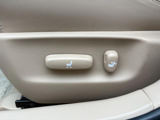 クラウン ２．５ロイヤルサルーン　アニバーサリーＥＤ　革シート・電動シート・シートヒーター・シートエアコン・ナビ・ＴＶ・バックカメラ・ＥＴＣ・クルーズコントロール・障害物センサー・スマートキー・プッシュスタート・１７インチアルミホイール（37枚目）