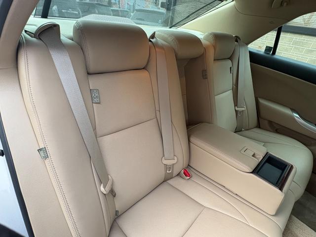 クラウン ２．５ロイヤルサルーン　アニバーサリーＥＤ　革シート・電動シート・シートヒーター・シートエアコン・ナビ・ＴＶ・バックカメラ・ＥＴＣ・クルーズコントロール・障害物センサー・スマートキー・プッシュスタート・１７インチアルミホイール（40枚目）