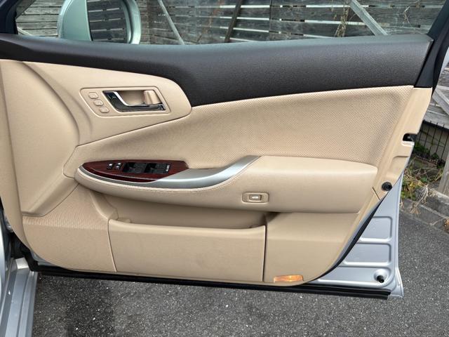 クラウン ２．５ロイヤルサルーン　アニバーサリーＥＤ　革シート・電動シート・シートヒーター・シートエアコン・ナビ・ＴＶ・バックカメラ・ＥＴＣ・クルーズコントロール・障害物センサー・スマートキー・プッシュスタート・１７インチアルミホイール（44枚目）