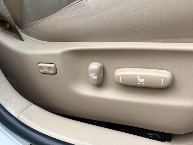 クラウン ２．５ロイヤルサルーン　アニバーサリーＥＤ　革シート・電動シート・シートヒーター・シートエアコン・ナビ・ＴＶ・バックカメラ・ＥＴＣ・クルーズコントロール・障害物センサー・スマートキー・プッシュスタート・１７インチアルミホイール（46枚目）