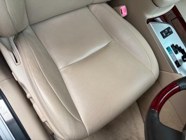 クラウン ２．５ロイヤルサルーン　アニバーサリーＥＤ　革シート・電動シート・シートヒーター・シートエアコン・ナビ・ＴＶ・バックカメラ・ＥＴＣ・クルーズコントロール・障害物センサー・スマートキー・プッシュスタート・１７インチアルミホイール（50枚目）