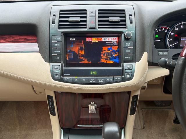 クラウン ２．５ロイヤルサルーン　アニバーサリーＥＤ　革シート・電動シート・シートヒーター・シートエアコン・ナビ・ＴＶ・バックカメラ・ＥＴＣ・クルーズコントロール・障害物センサー・スマートキー・プッシュスタート・１７インチアルミホイール（52枚目）