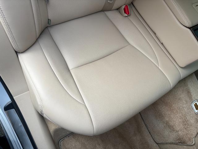 クラウン ２．５ロイヤルサルーン　アニバーサリーＥＤ　革シート・電動シート・シートヒーター・シートエアコン・ナビ・ＴＶ・バックカメラ・ＥＴＣ・クルーズコントロール・障害物センサー・スマートキー・プッシュスタート・１７インチアルミホイール（53枚目）