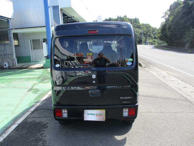 エブリイ ＰＣリミテッド　ＡＴ　両側スライドドア　電動格納ミラー　盗難防止システム　ＡＢＳ　エアコン　パワーステアリング　パワーウィンドウ　運転席エアバッグ　助手席エアバッグ　ＣＤ（12枚目）