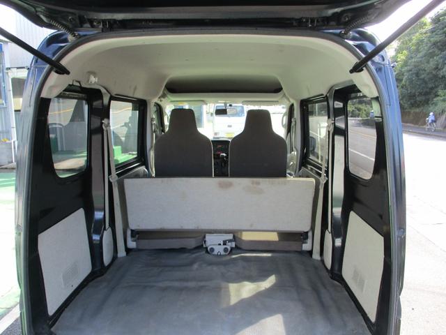 エブリイ ＰＣリミテッド　ＡＴ　両側スライドドア　電動格納ミラー　盗難防止システム　ＡＢＳ　エアコン　パワーステアリング　パワーウィンドウ　運転席エアバッグ　助手席エアバッグ　ＣＤ（13枚目）