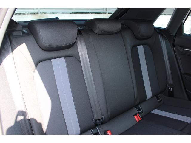 Ａ３ スポーツバック３０ＴＦＳＩアドバンスド　認定中古車　ナビＰＫＧ　ＡＣＣ　リヤビューカメラ　ＴＶチューナー　プライバシーガラス　ＬＥＤ（11枚目）