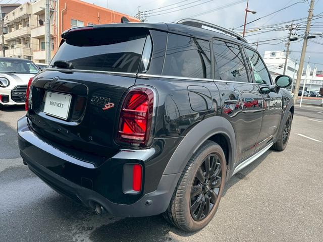 ＭＩＮＩ クパＳＤクロスオバオル４プレミアム＋Ｐクラシクトリム　４ＷＤ　ＥＴＣ　バックカメラ　クリアランスソナー　オートクルーズコントロール　パークアシスト　衝突被害軽減システム　ナビ　オートライト　ＬＥＤヘッドランプ　電動リアゲート　アルミホイール　スマートキー（15枚目）