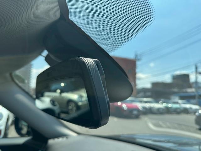 ＭＩＮＩ クーパーＤ　クロスオーバー　ＥＴＣ　バックカメラ　クリアランスソナー　オートクルーズコントロール　パークアシスト　衝突被害軽減システム　ナビ　オートライト　電動リアゲート　アルミホイール　スマートキー　アイドリングストップ　ＡＴ（10枚目）