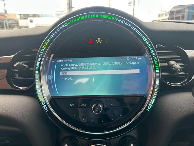ＭＩＮＩ クーパー　コンバーチブル　クラシック・トリム　オープンカー　ＥＴＣ　バックカメラ　ナビ　クリアランスソナー　オートクルーズコントロール　衝突被害軽減システム　オートライト　ＬＥＤヘッドランプ　ＡＴ　スマートキー　アイドリングストップ（4枚目）