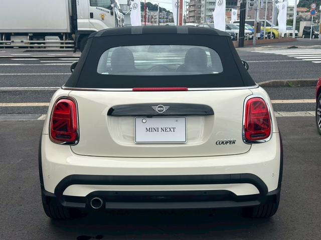 ＭＩＮＩ クーパー　コンバーチブル　クラシック・トリム　オープンカー　ＥＴＣ　バックカメラ　ナビ　クリアランスソナー　オートクルーズコントロール　衝突被害軽減システム　オートライト　ＬＥＤヘッドランプ　ＡＴ　スマートキー　アイドリングストップ（14枚目）
