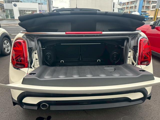 ＭＩＮＩ クーパー　コンバーチブル　クラシック・トリム　オープンカー　ＥＴＣ　バックカメラ　ナビ　クリアランスソナー　オートクルーズコントロール　衝突被害軽減システム　オートライト　ＬＥＤヘッドランプ　ＡＴ　スマートキー　アイドリングストップ（25枚目）