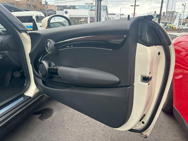 ＭＩＮＩ クーパー　コンバーチブル　クラシック・トリム　オープンカー　ＥＴＣ　バックカメラ　ナビ　クリアランスソナー　オートクルーズコントロール　衝突被害軽減システム　オートライト　ＬＥＤヘッドランプ　ＡＴ　スマートキー　アイドリングストップ（33枚目）