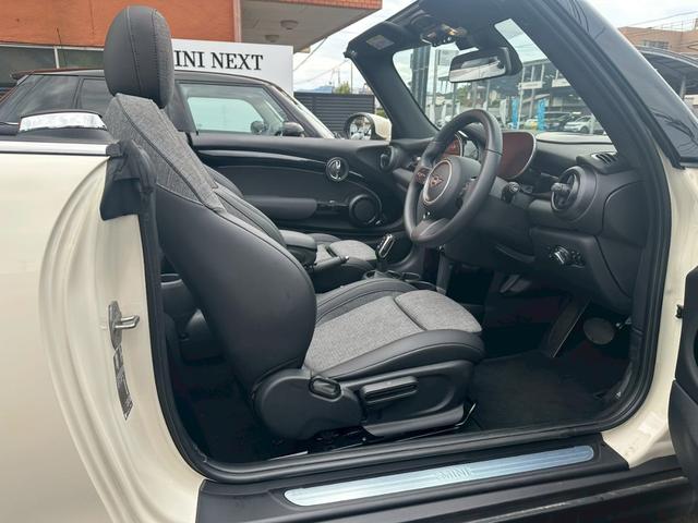 ＭＩＮＩ クーパー　コンバーチブル　クラシック・トリム　オープンカー　ＥＴＣ　バックカメラ　ナビ　クリアランスソナー　オートクルーズコントロール　衝突被害軽減システム　オートライト　ＬＥＤヘッドランプ　ＡＴ　スマートキー　アイドリングストップ（39枚目）