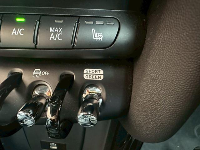 ＭＩＮＩ クーパー　コンバーチブル　クラシック・トリム　オープンカー　ＥＴＣ　バックカメラ　ナビ　クリアランスソナー　オートクルーズコントロール　衝突被害軽減システム　オートライト　ＬＥＤヘッドランプ　ＡＴ　スマートキー　アイドリングストップ（45枚目）