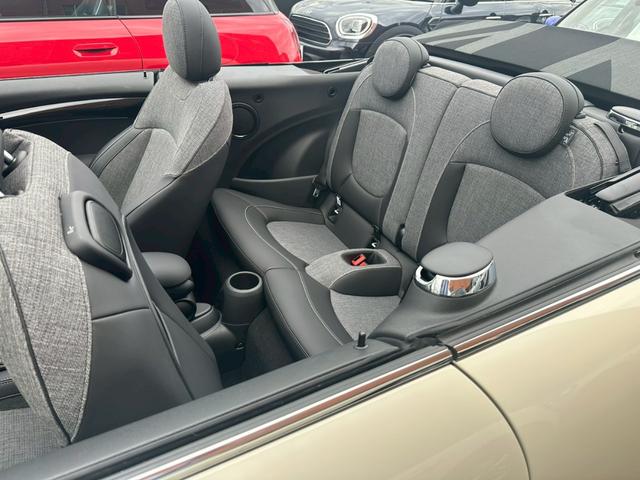 ＭＩＮＩ クーパー　コンバーチブル　クラシック・トリム　オープンカー　ＥＴＣ　バックカメラ　ナビ　クリアランスソナー　オートクルーズコントロール　衝突被害軽減システム　オートライト　ＬＥＤヘッドランプ　ＡＴ　スマートキー　アイドリングストップ（55枚目）