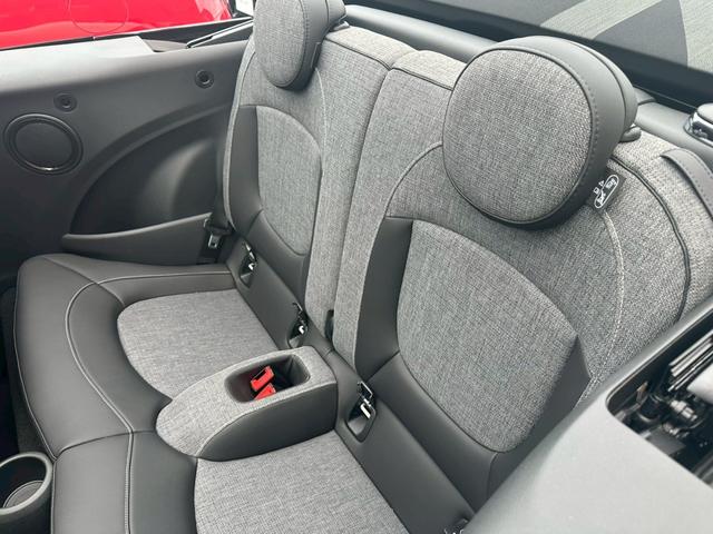 ＭＩＮＩ クーパー　コンバーチブル　クラシック・トリム　オープンカー　ＥＴＣ　バックカメラ　ナビ　クリアランスソナー　オートクルーズコントロール　衝突被害軽減システム　オートライト　ＬＥＤヘッドランプ　ＡＴ　スマートキー　アイドリングストップ（57枚目）