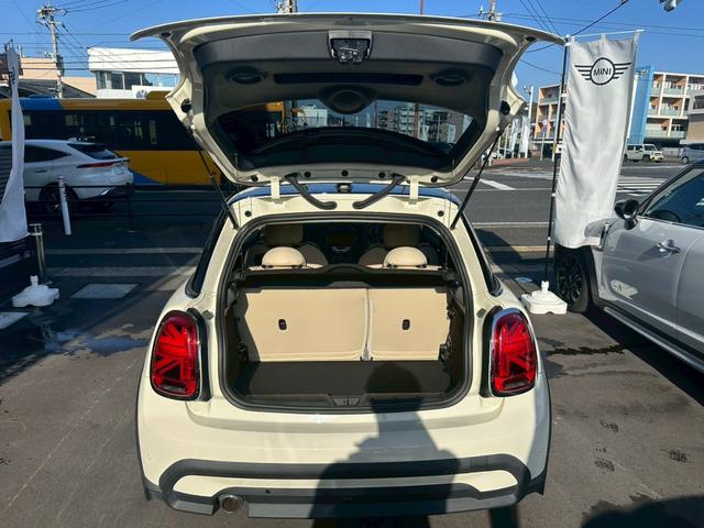 MINI クーパー クラシック・トリム ドライブレコーダー バックカメラ クリアランスソナー オートクルーズコントロール パークアシスト 衝突被害軽減システム アルミホイール オートライト LEDヘッドランプ スマートキー(11枚目)
