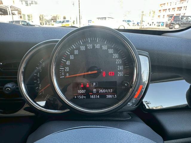 MINI クーパー クラシック・トリム ドライブレコーダー バックカメラ クリアランスソナー オートクルーズコントロール パークアシスト 衝突被害軽減システム アルミホイール オートライト LEDヘッドランプ スマートキー(40枚目)