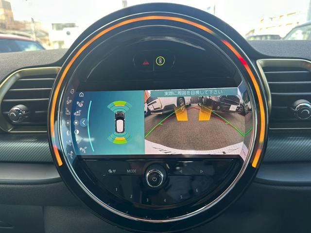 �֗��ȃo�b�N�r���[�J�����𑕔����A�X�e�A�����O�Ǌp�ɍ��킹���K�C�h���C���\���������Ȃ��܂��B���Ԃ����ȕ��ł����S���Ă��������鑕���ł��B