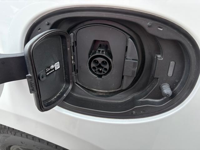 レンジローバーヴェラール ダイナミック SE P400e 4WD クリアランスソナー パワーシート サンルーフ ナビ アルミホイール シートヒーター AT エアコン(64枚目)