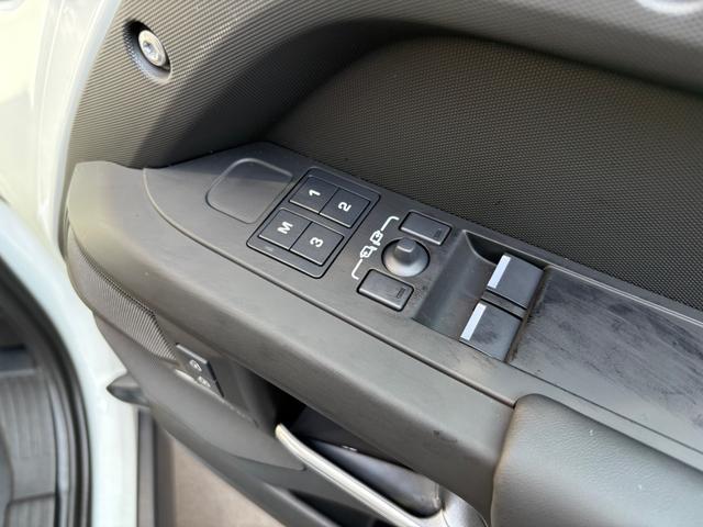 ディフェンダー 90X-ダイナミックHSE D350 4WD 全周囲カメラ クリアランスソナー オートクルーズコントロール パワーシート 衝突被害軽減システム サンルーフ ナビ LEDヘッドランプ スマートキー アイドリングストップ 電動格納ミラー(17枚目)