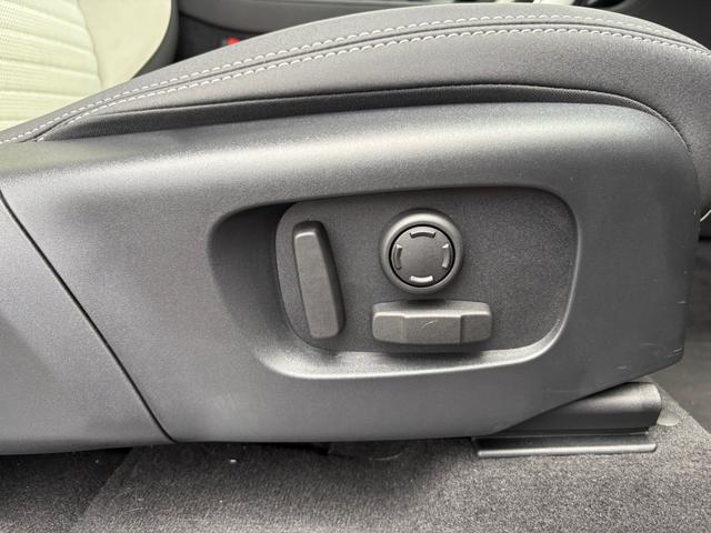 ディスカバリースポーツ Ｓ　Ｄ２００　４ＷＤ　全周囲カメラ　クリアランスソナー　オートクルーズコントロール　レーンアシスト　パワーシート　衝突被害軽減システム　ナビ　ＬＥＤヘッドランプ　アルミホイール　スマートキー　電動格納ミラー　ＡＴ（46枚目）