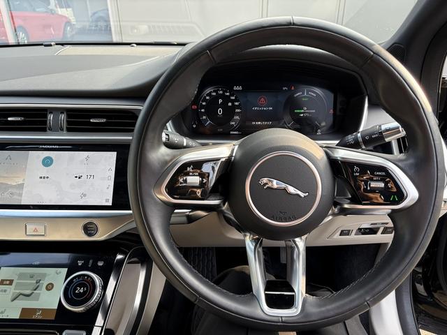 Iペイス ブラックエディション 4WD 全周囲カメラ クリアランスソナー オートクルーズコントロール レーンアシスト パワーシート 衝突被害軽減システム サンルーフ ナビ オートライト アルミホイール(9枚目)