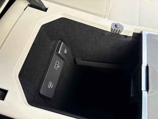 Iペイス ブラックエディション 4WD 全周囲カメラ クリアランスソナー オートクルーズコントロール レーンアシスト パワーシート 衝突被害軽減システム サンルーフ ナビ オートライト アルミホイール(17枚目)