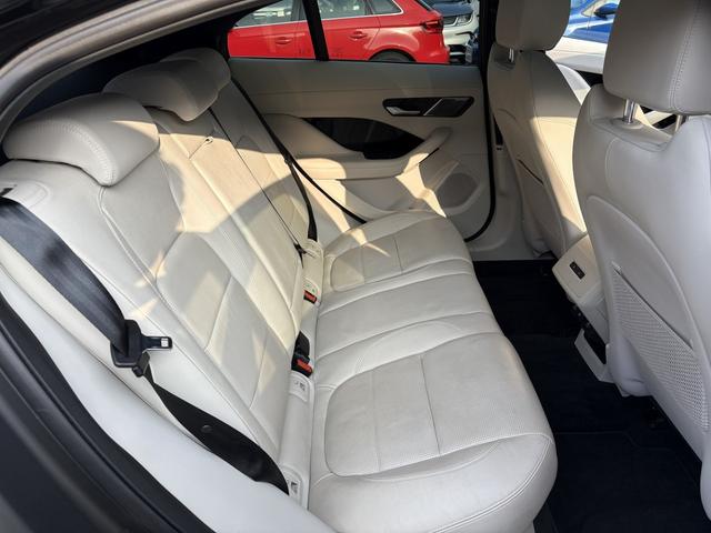 Iペイス ブラックエディション 4WD 全周囲カメラ クリアランスソナー オートクルーズコントロール レーンアシスト パワーシート 衝突被害軽減システム サンルーフ ナビ オートライト アルミホイール(32枚目)