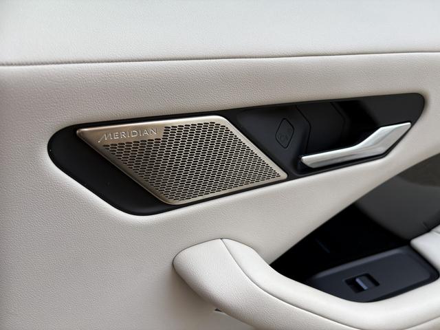 Iペイス ブラックエディション 4WD 全周囲カメラ クリアランスソナー オートクルーズコントロール レーンアシスト パワーシート 衝突被害軽減システム サンルーフ ナビ オートライト アルミホイール(58枚目)